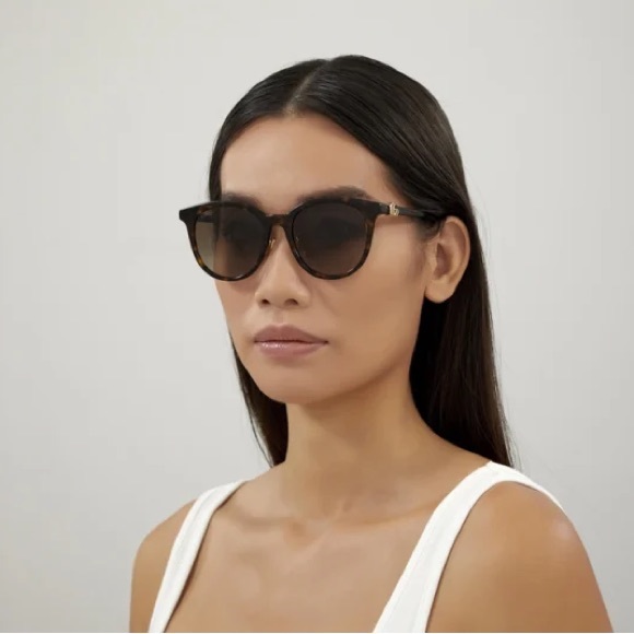 Gucci Accessories - GUCCI SUNGLASSES LADIES.